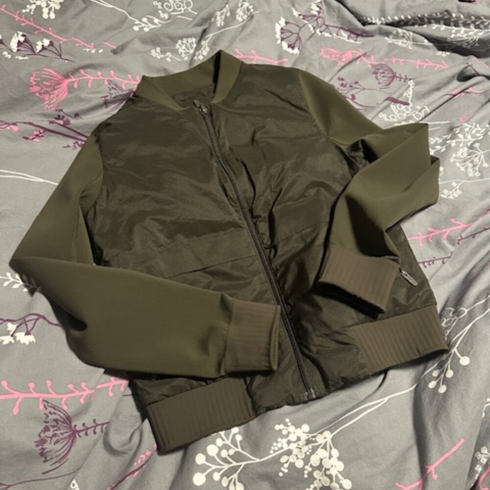 Lululemon Down and Around jacket size 8
